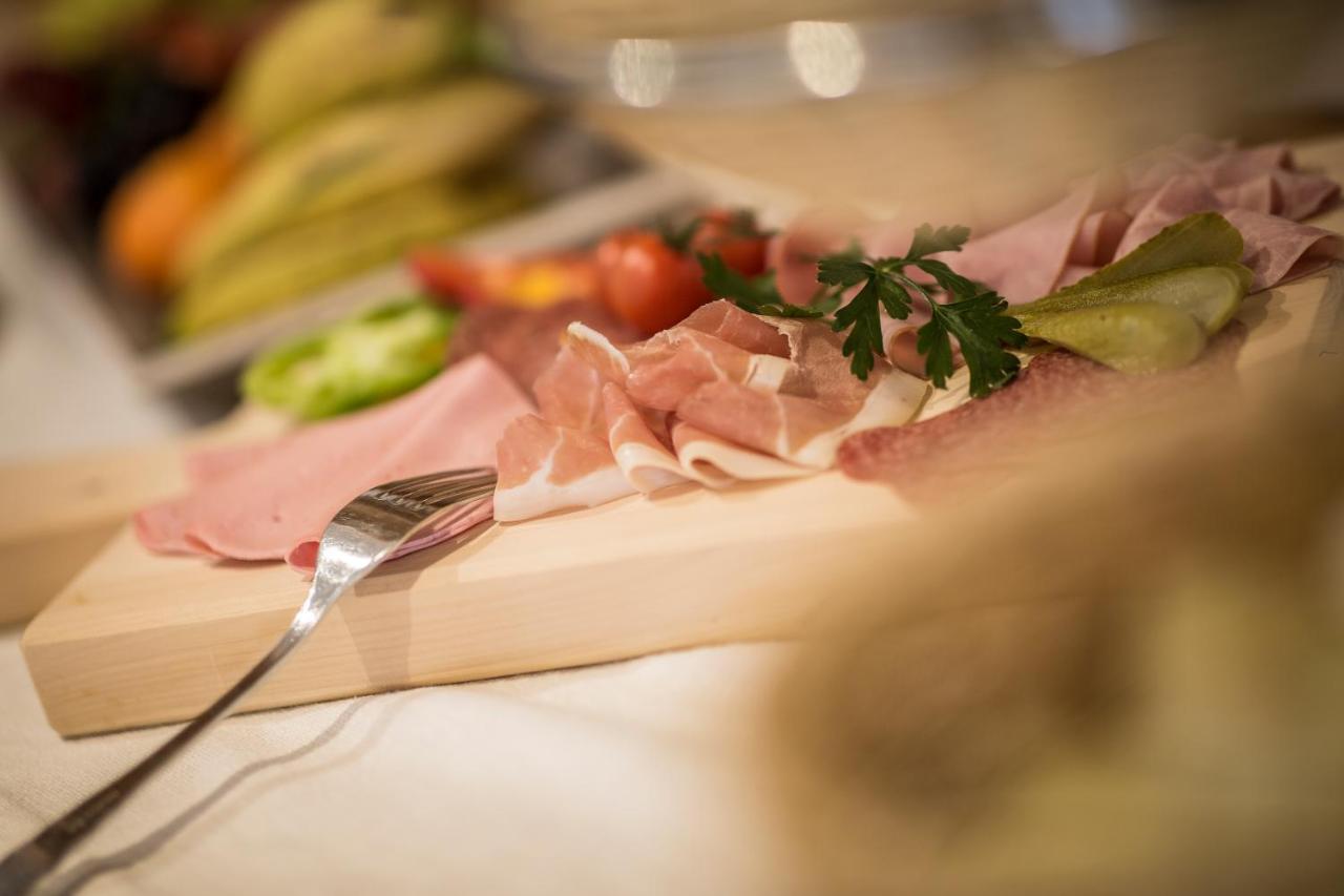 Restaurant Gaestehaus Wiesenheim Uderns Kültér fotó