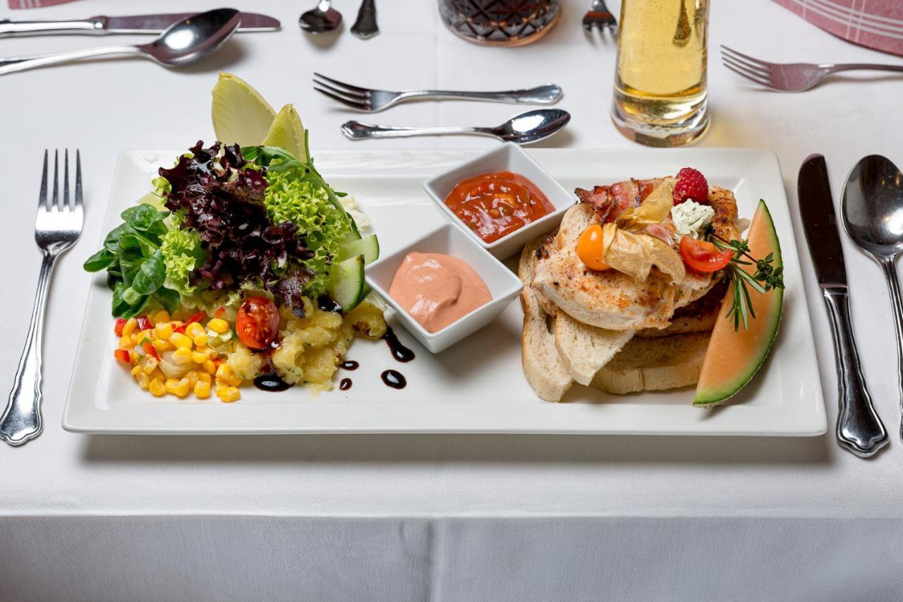 Restaurant Gaestehaus Wiesenheim Uderns Kültér fotó