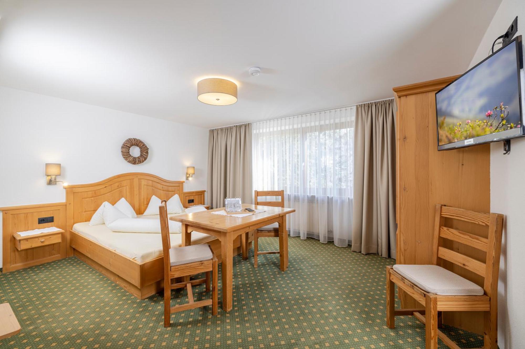 Restaurant Gaestehaus Wiesenheim Uderns Kültér fotó