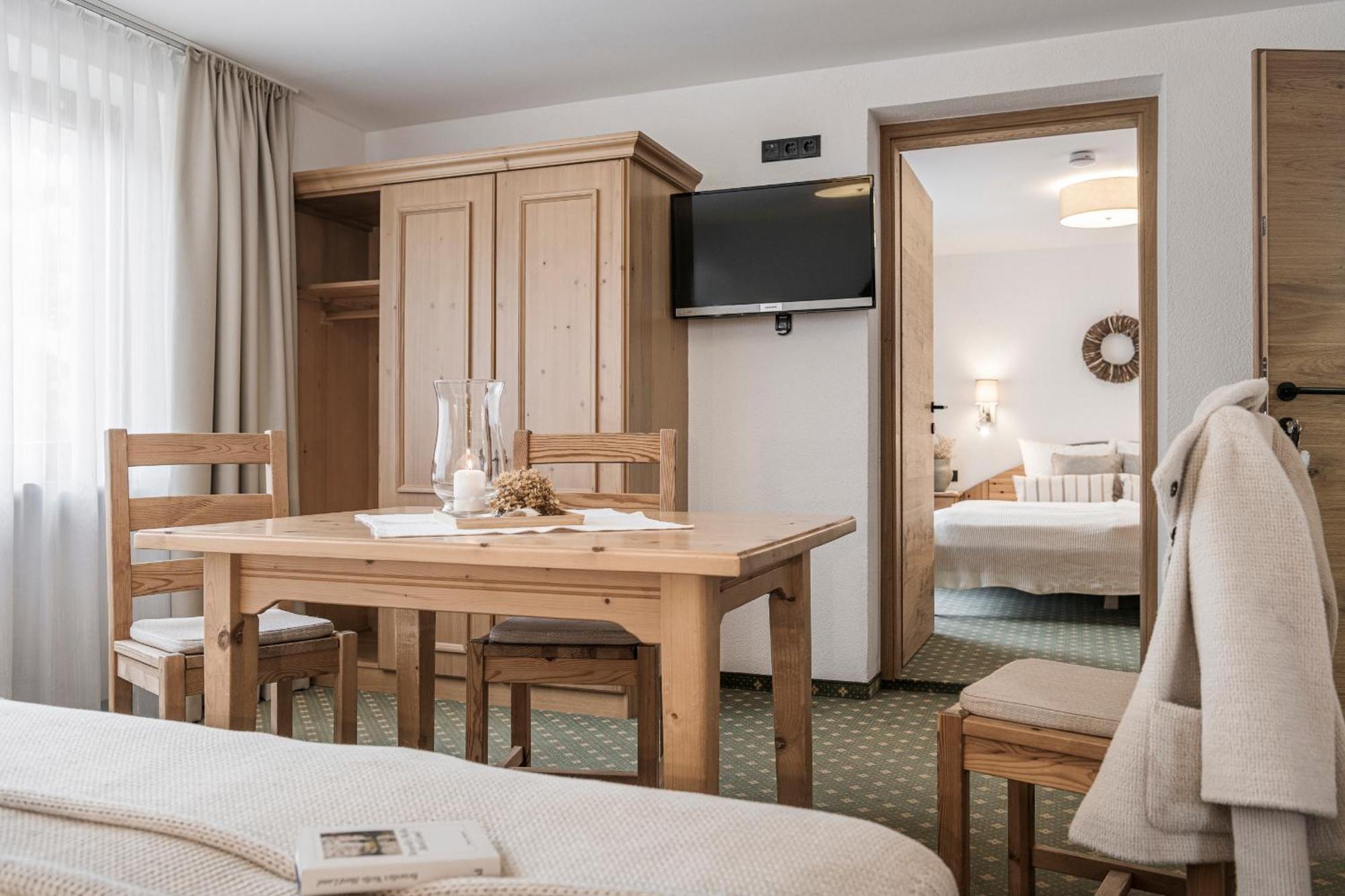 Restaurant Gaestehaus Wiesenheim Uderns Kültér fotó