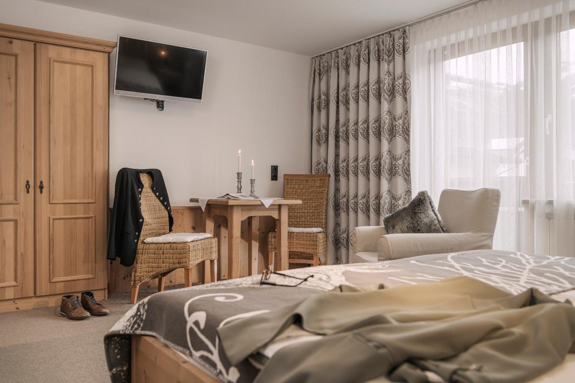 Restaurant Gaestehaus Wiesenheim Uderns Kültér fotó