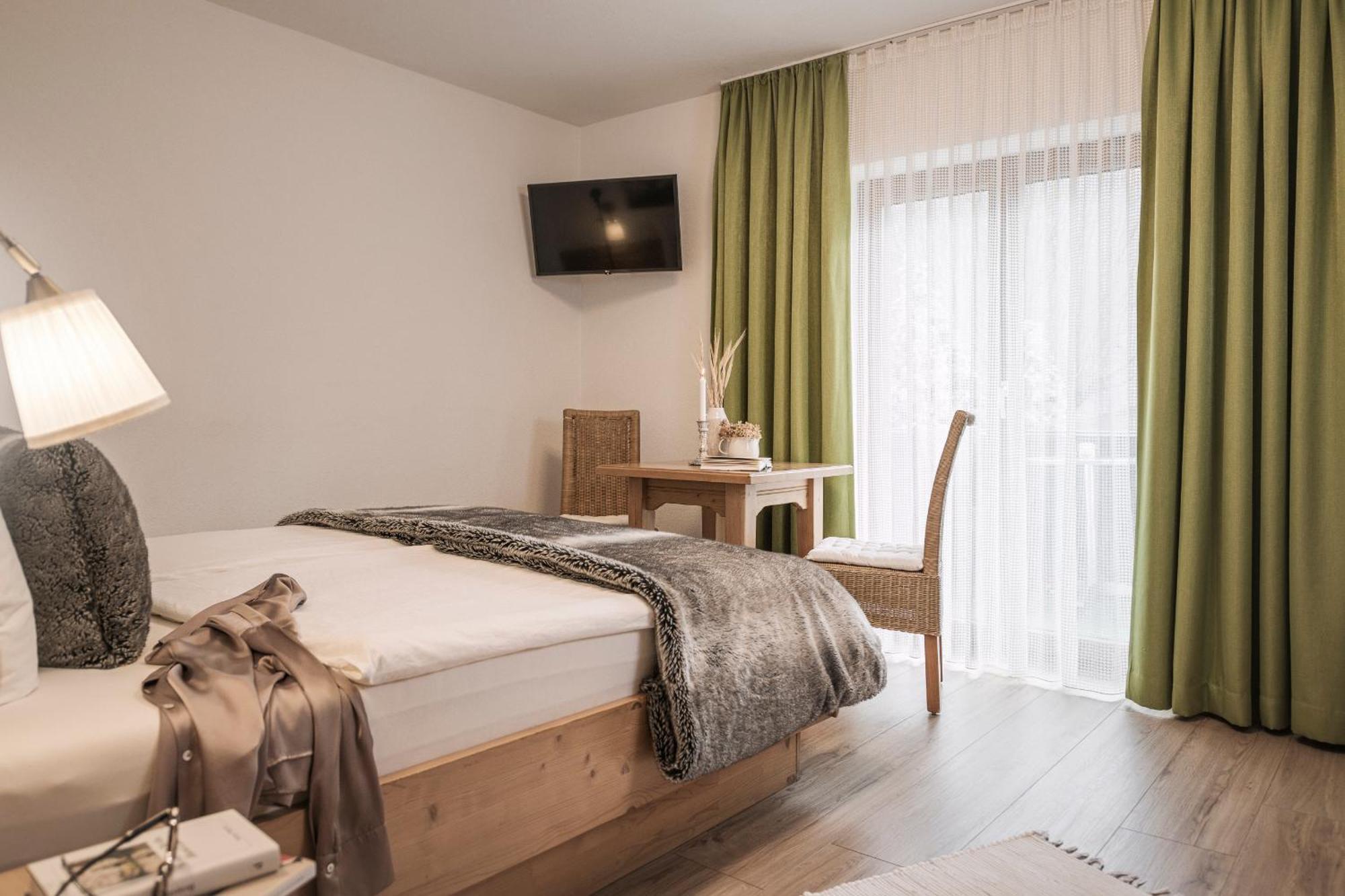 Restaurant Gaestehaus Wiesenheim Uderns Kültér fotó